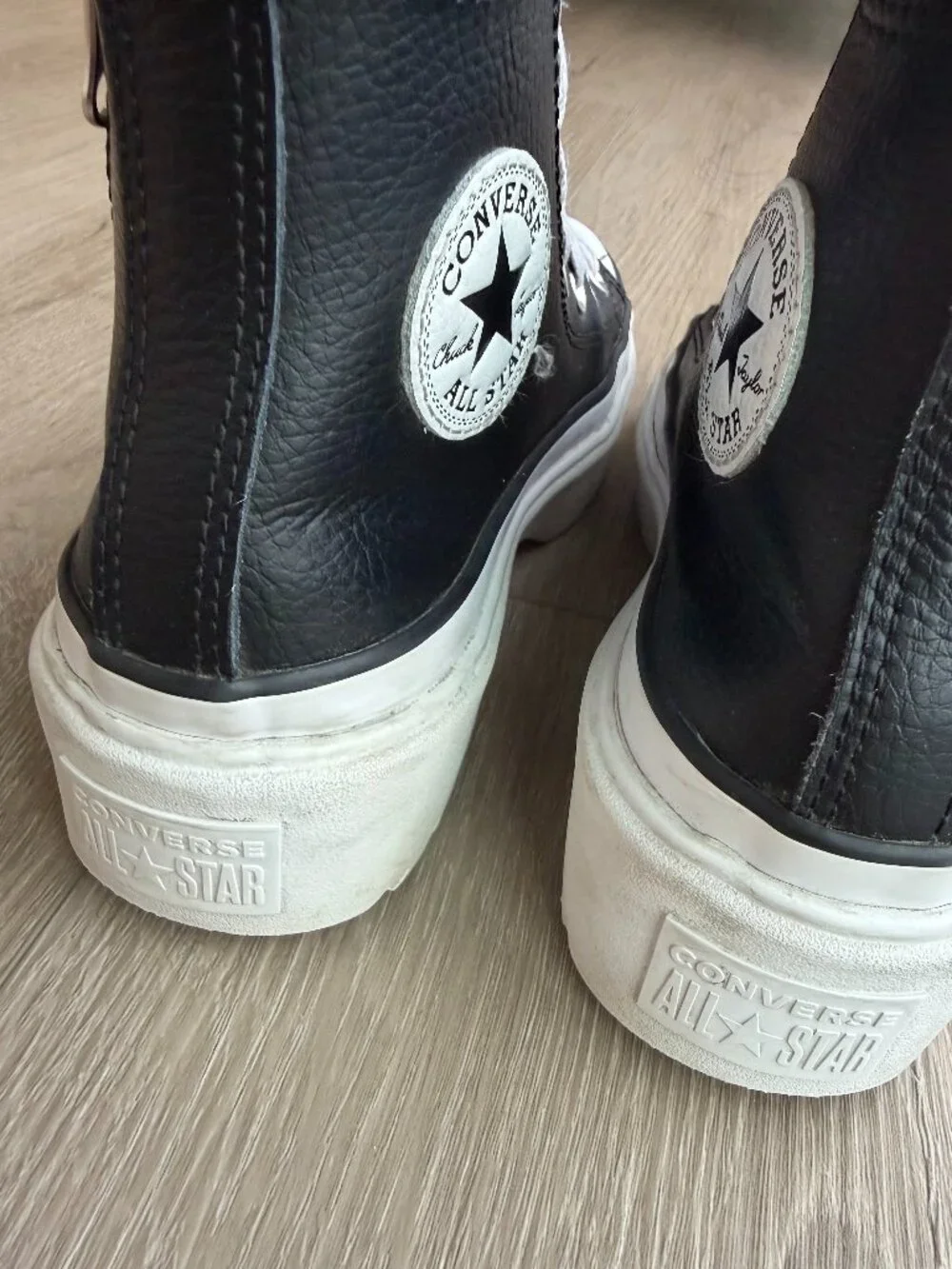 Converse Chuck Taylor Lugged Lift Leather High Top Big Kids US 3